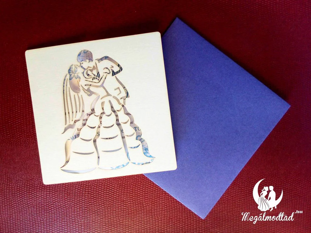 Különleges és romantikus lézervágott esküvői meghívó ifjú pár mintával, csipke belső lappal.