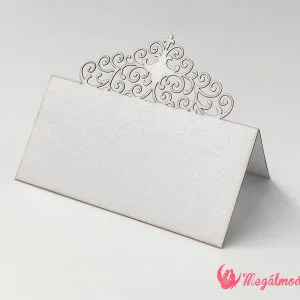 Letisztult inda dizájnú lézervágott ültetőkártya.