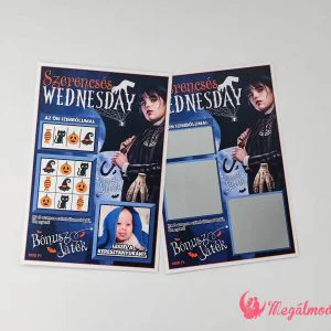 Halloween ihlette Wednesday keresztszülő felkérő kaparós sorsjegy Wednesday Addams dizájnnal, 3 kaparófelülettel.